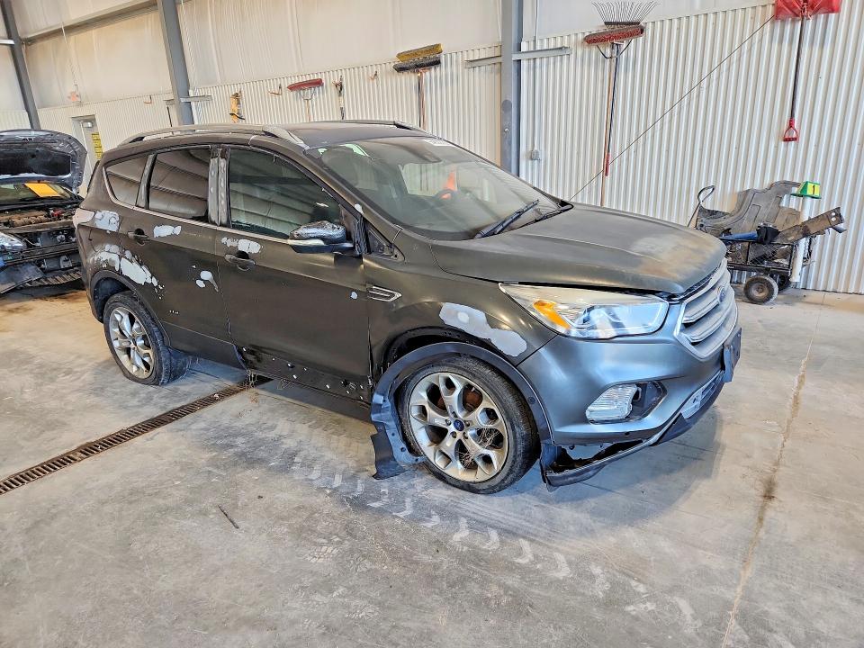 2017 Ford Escape მანქანა იყიდება აუქციონზე, vin: 1FMCU9J98HUB94375, აუქციონის ნომერი: 54833736