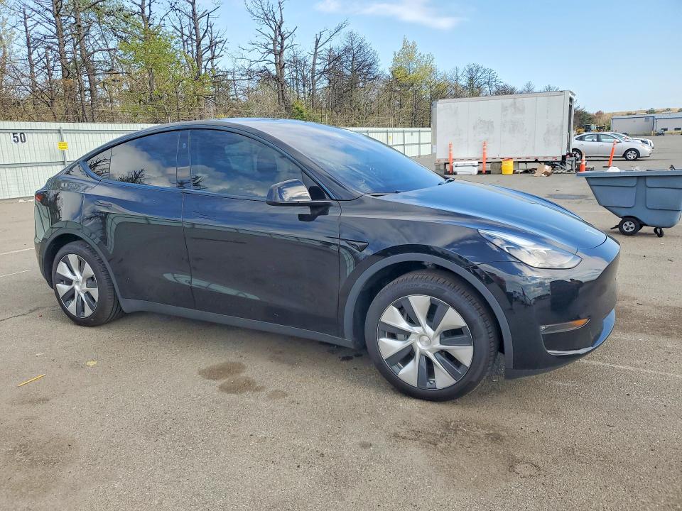 2024 Tesla Model Y მანქანა იყიდება აუქციონზე, vin: 7SAYGAEE4RF009102, აუქციონის ნომერი: 53639206