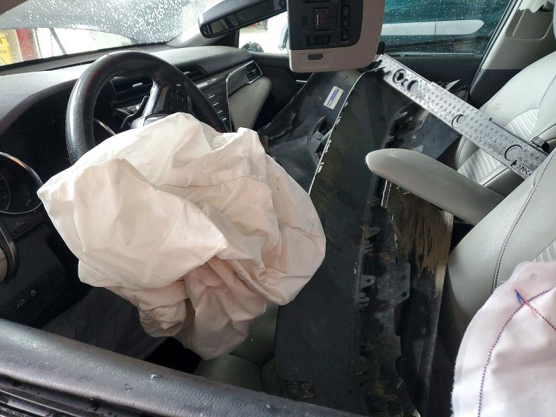 53950136 :رقم المزاد ، 4T1B21HK6JU507702 vin ، 2018 Toyota Camry Hybrid مزاد بيع