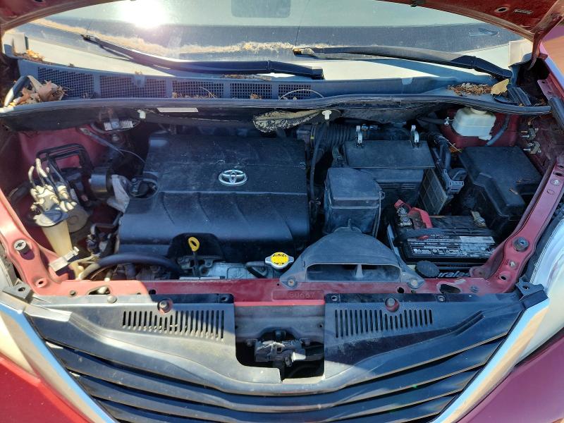 52709826 :رقم المزاد ، 5TDKK3DC5BS085040 vin ، 2011 Toyota Sienna مزاد بيع