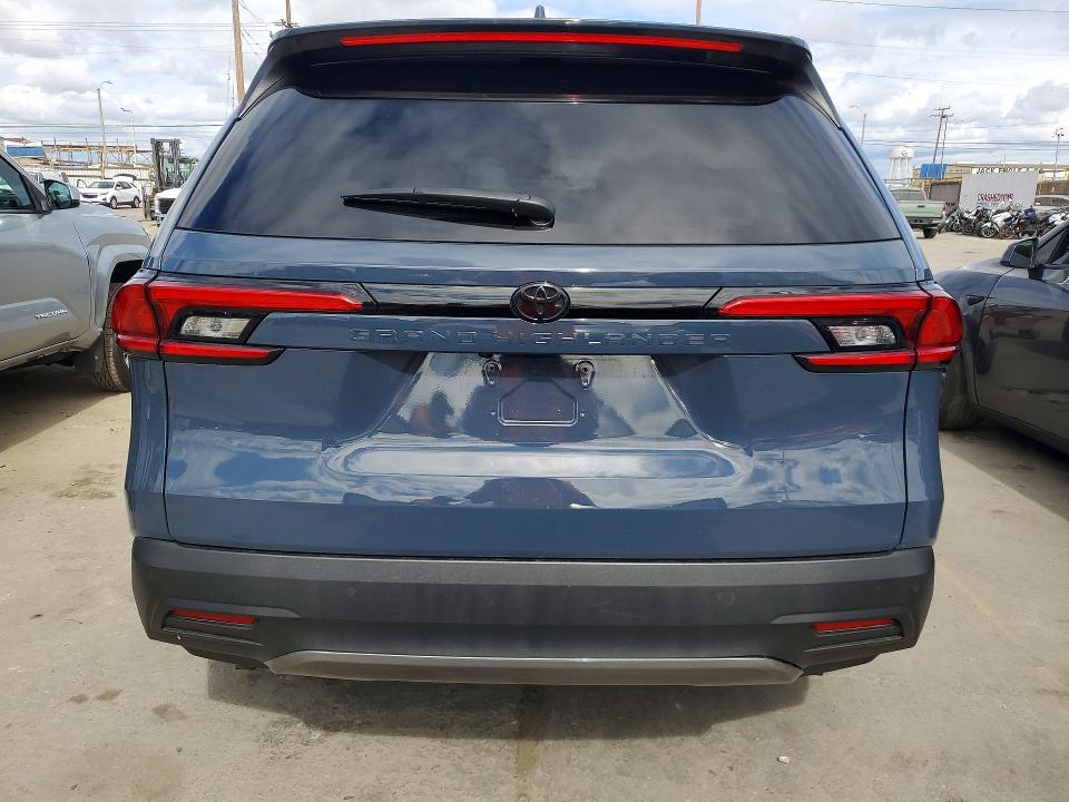 2024 Toyota Grand Highlander მანქანა იყიდება აუქციონზე, vin: 5TDAAAA53RS007231, აუქციონის ნომერი: 52576936