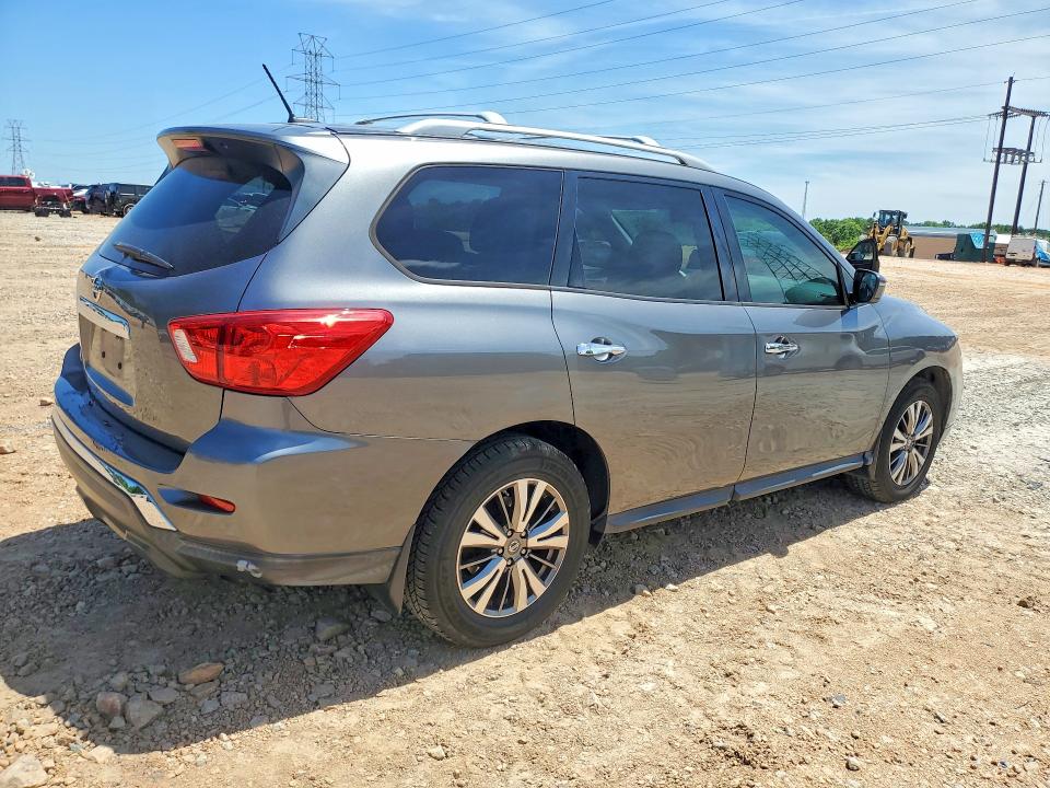 53239406 :رقم المزاد ، 5N1DR2MN1JC620215 vin ، 2018 Nissan Pathfinder مزاد بيع