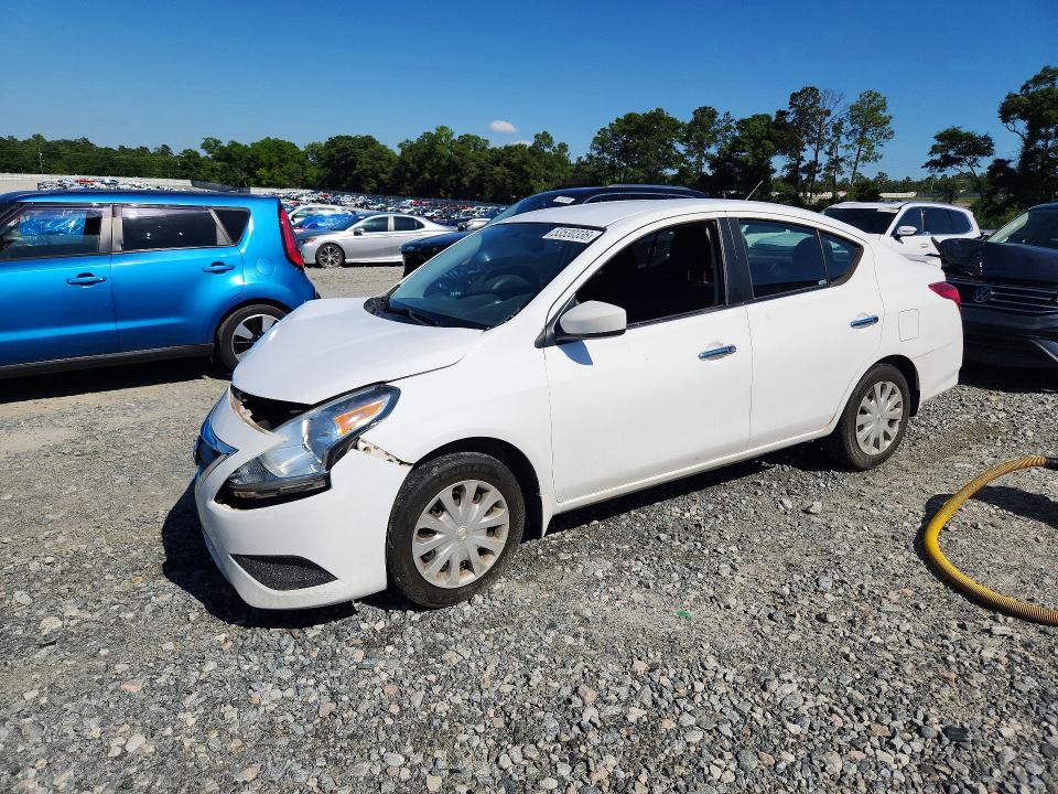 53530336 :رقم المزاد ، 3N1CN7AP7JL869673 vin ، 2018 Nissan Versa مزاد بيع