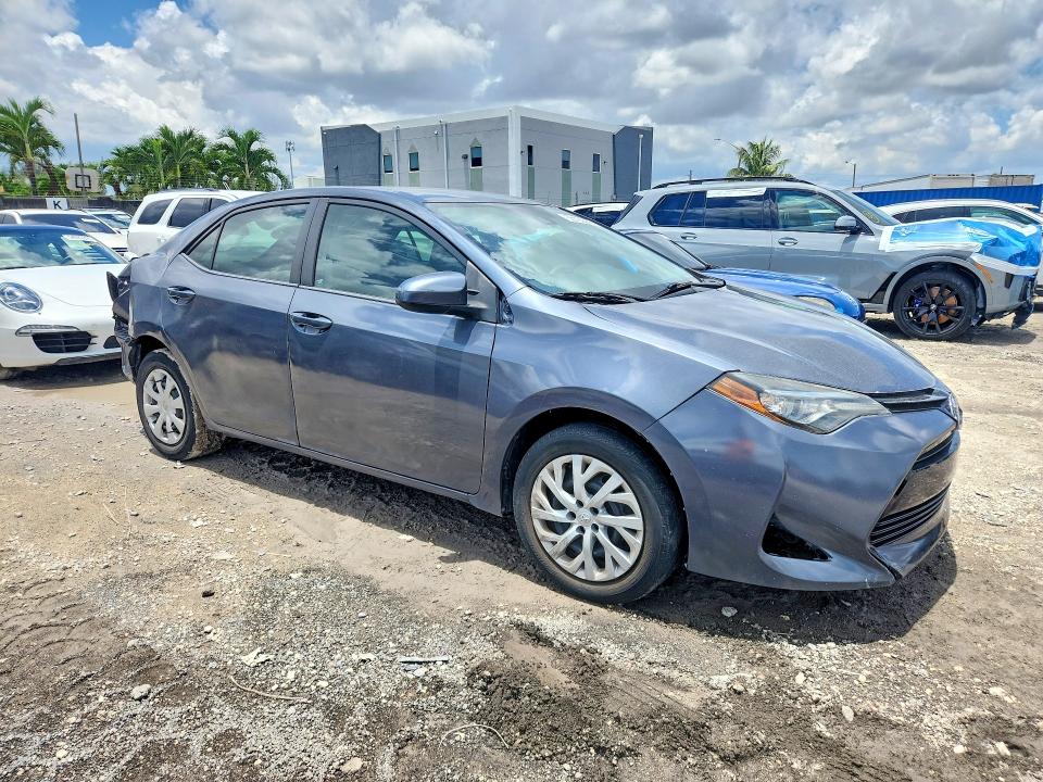 55194686 :رقم المزاد ، 5YFBURHE0HP701897 vin ، 2017 Toyota Corolla مزاد بيع