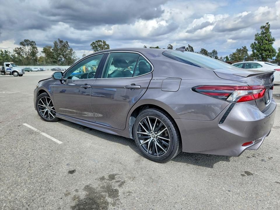 51987876 :رقم المزاد ، 4T1T11AKXPU166864 vin ، 2023 Toyota Camry مزاد بيع