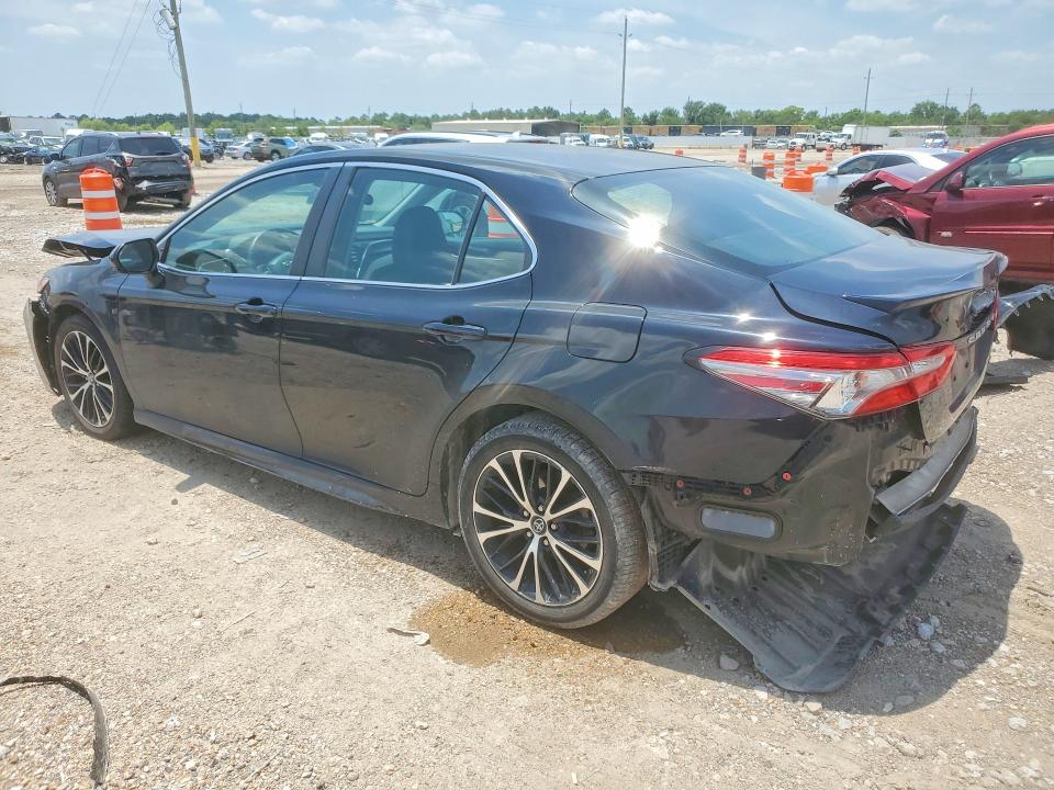 55333826 :رقم المزاد ، 4T1B11HK9JU562194 vin ، 2018 Toyota Camry مزاد بيع