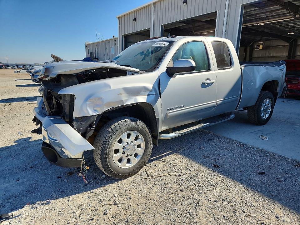 51785836 :رقم المزاد ، 1GT221CG7BZ406695 vin ، 2011 Gmc Sierra مزاد بيع