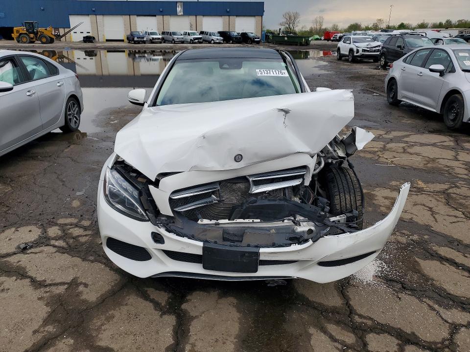 51371176 :رقم المزاد ، 55SWF4KB5HU197015 vin ، 2017 Mercedes-benz C مزاد بيع