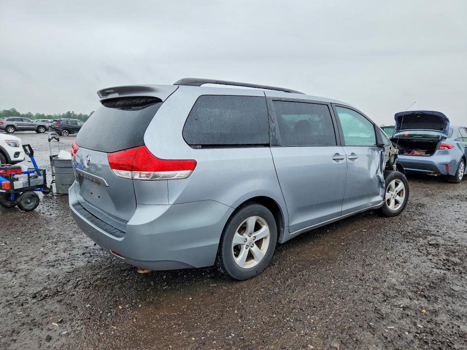 2011 Toyota Sienna მანქანა იყიდება აუქციონზე, vin: 5TDKK3DC9BS046614, აუქციონის ნომერი: 54666166