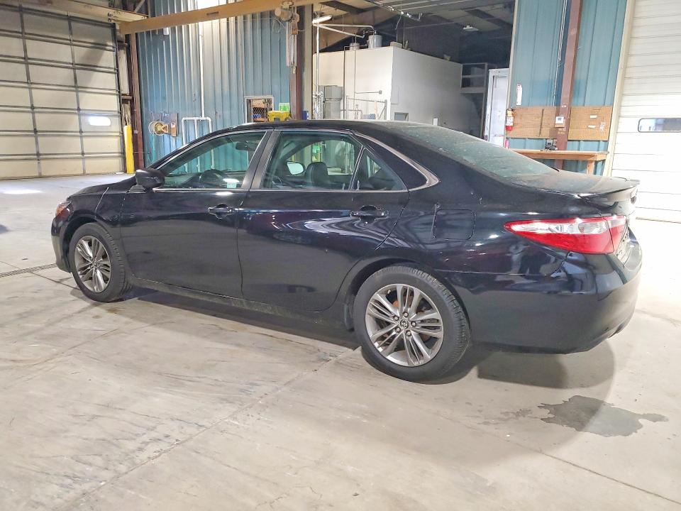 52240076 :رقم المزاد ، 4T1BF1FK2FU957457 vin ، 2015 Toyota Camry مزاد بيع