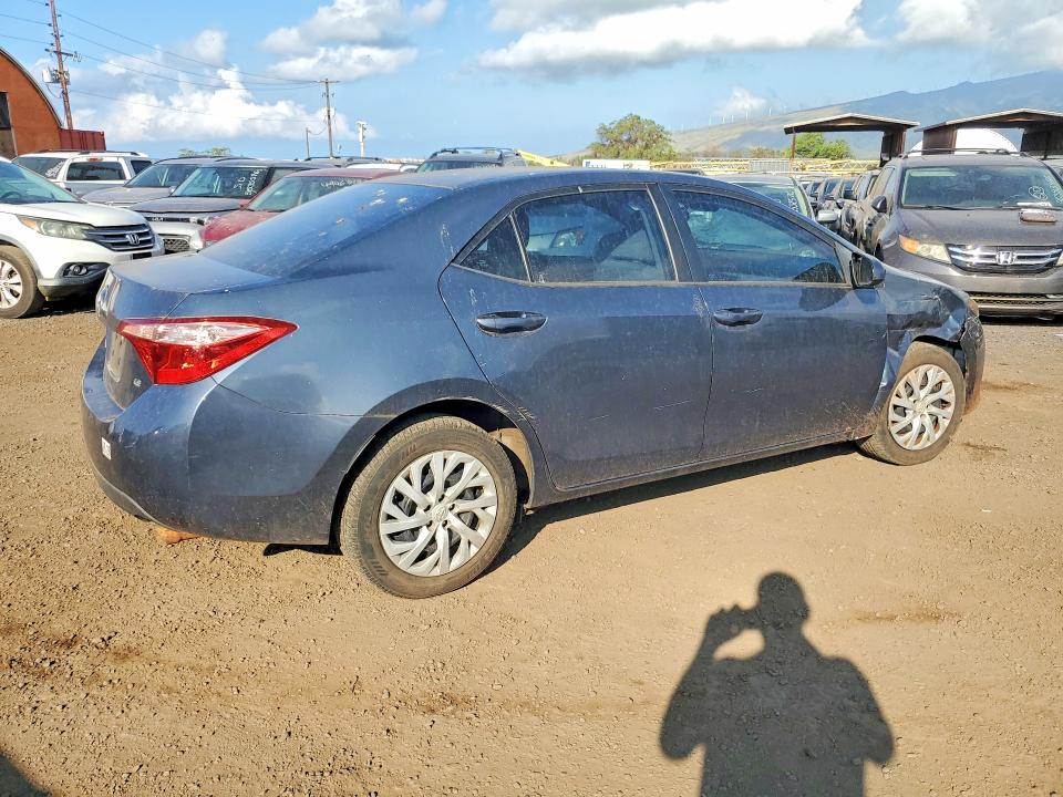 52857446 :رقم المزاد ، 5YFBURHEXJP794336 vin ، 2018 Toyota Corolla مزاد بيع