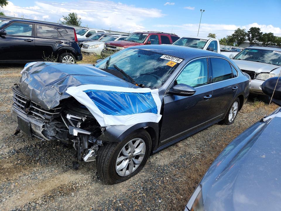 54620716 :رقم المزاد ، 1VWAT7A37HC008973 vin ، 2017 Volkswagen Passat مزاد بيع