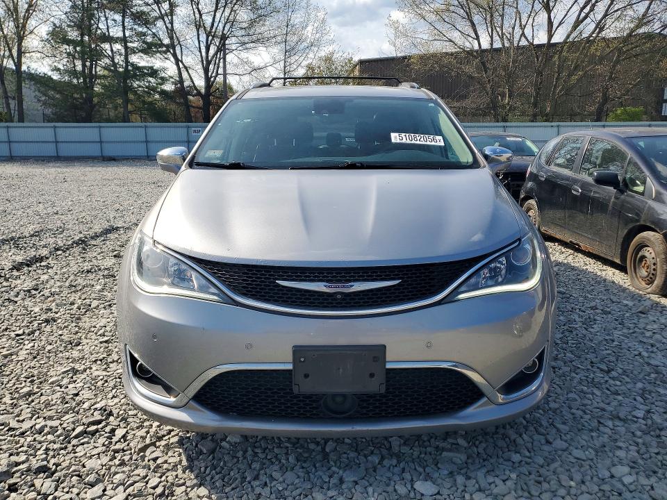 51082056 :رقم المزاد ، 2C4RC1GG8HR744518 vin ، 2017 Chrysler Pacifica مزاد بيع