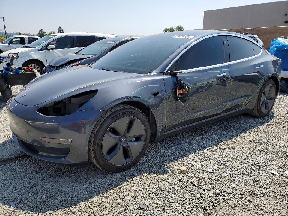 52870786 :رقم المزاد ، 5YJ3E1EA4JF045418 vin ، 2018 Tesla Model 3 مزاد بيع