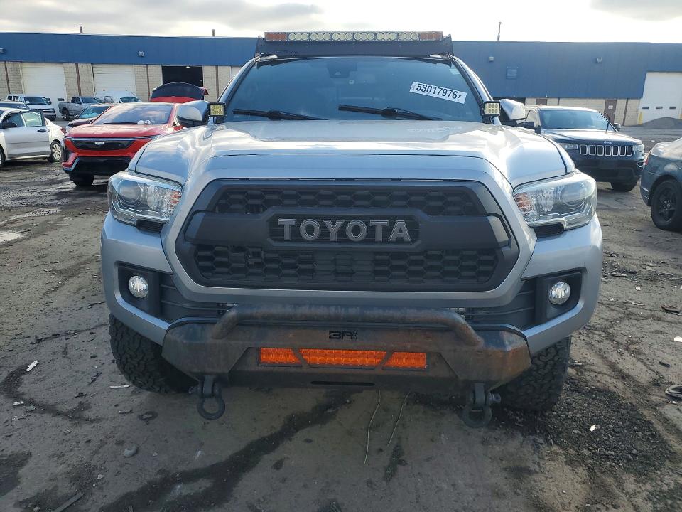 53017976 :رقم المزاد ، 5TFCZ5AN6KX186695 vin ، 2019 Toyota Tacoma مزاد بيع
