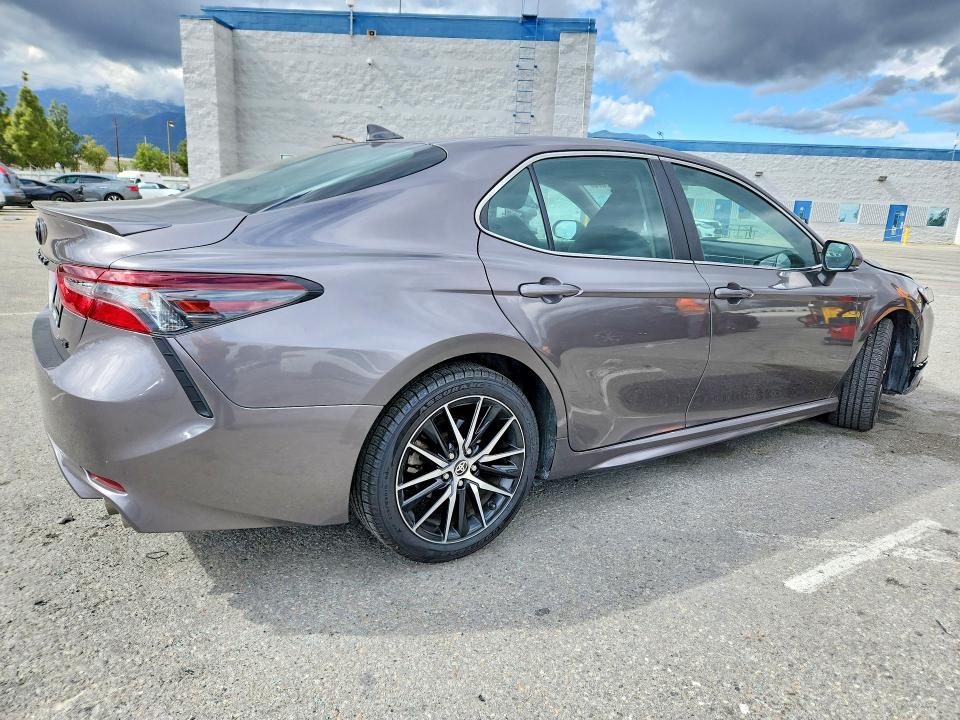 51987876 :رقم المزاد ، 4T1T11AKXPU166864 vin ، 2023 Toyota Camry مزاد بيع