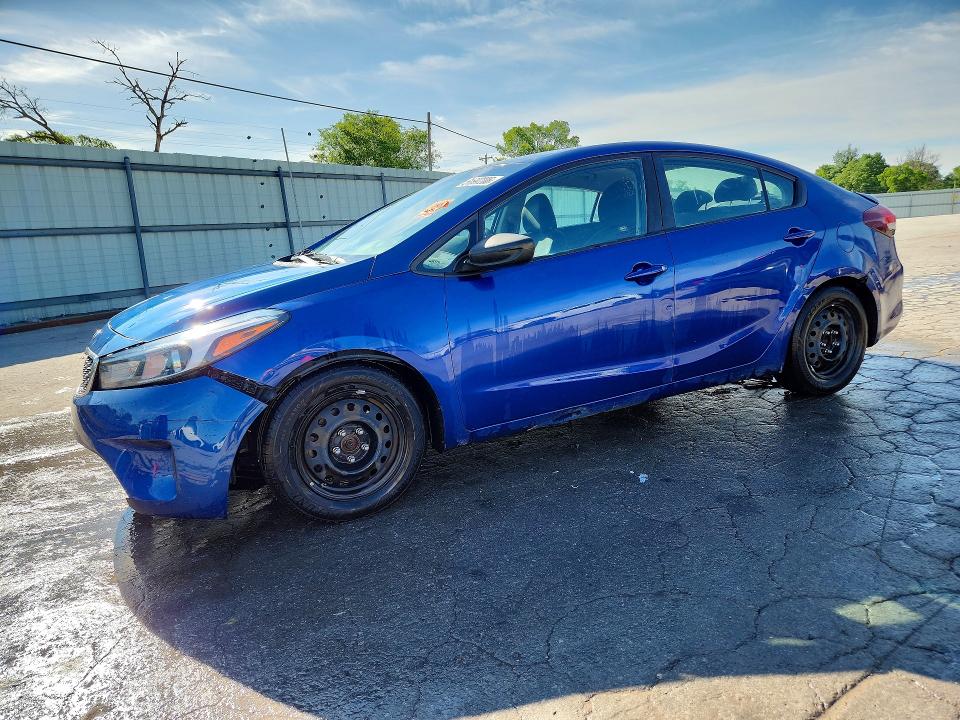 2017 Kia Forte მანქანა იყიდება აუქციონზე, vin: 3KPFL4A70HE131808, აუქციონის ნომერი: 51897206