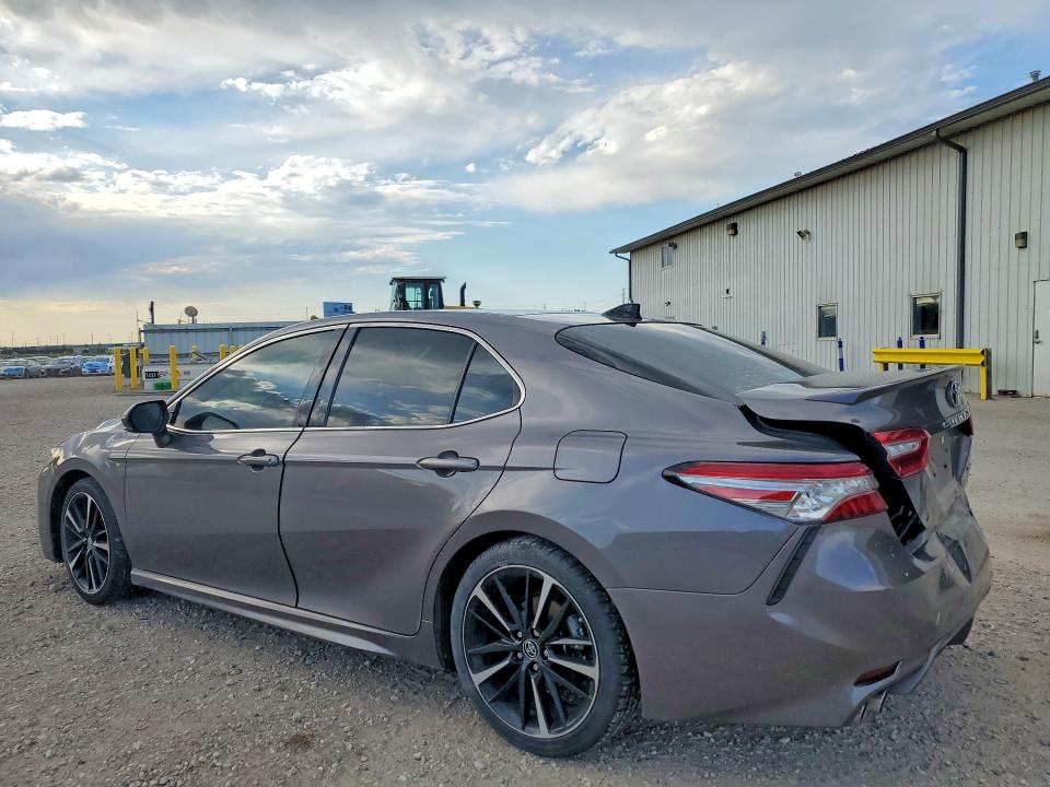 54787856 :رقم المزاد ، 4T1B61HKXKU195583 vin ، 2019 Toyota Camry مزاد بيع