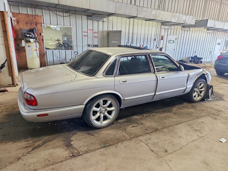 55168276 :رقم المزاد ، SAJDA15B9YMF18129 vin ، 2000 Jaguar Xjr مزاد بيع