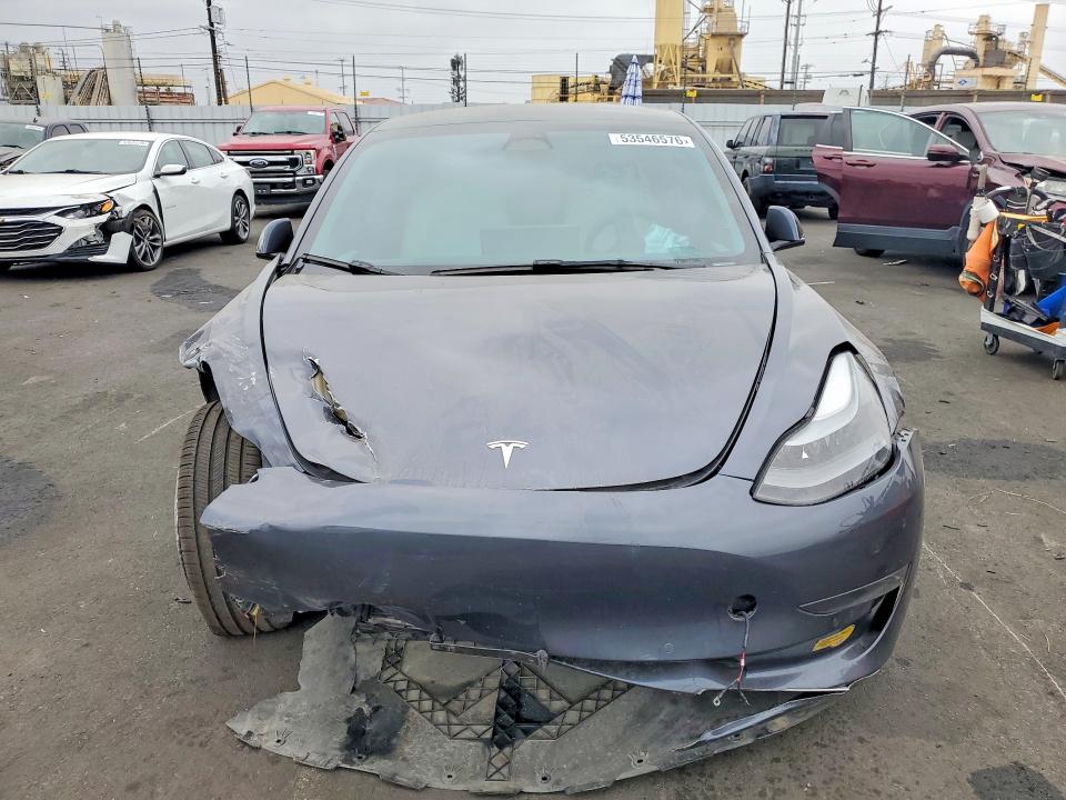 53546576 :رقم المزاد ، 5YJ3E1EAXNF353179 vin ، 2022 Tesla Model 3 مزاد بيع