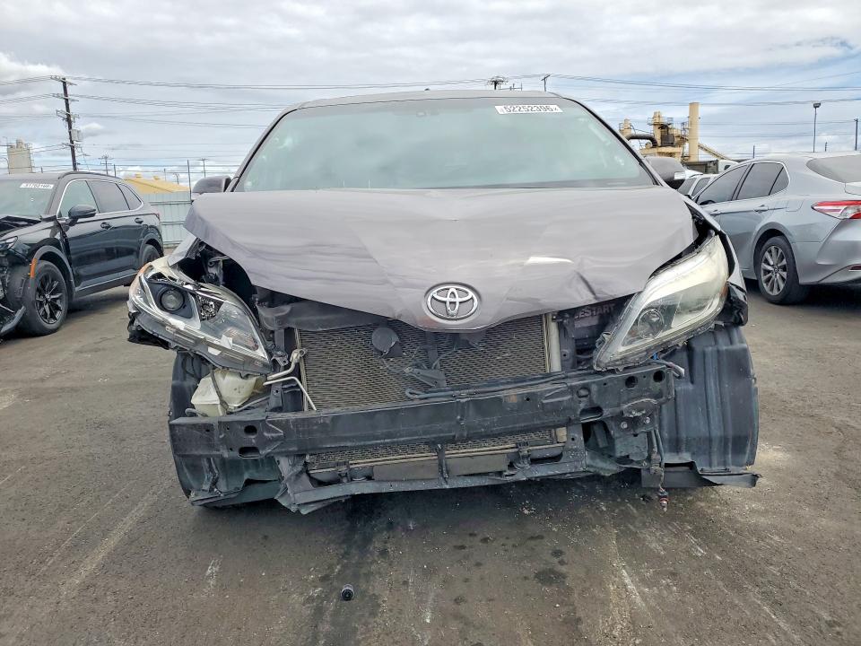 52252396 :رقم المزاد ، 5TDYK3DC5FS578216 vin ، 2015 Toyota Sienna مزاد بيع