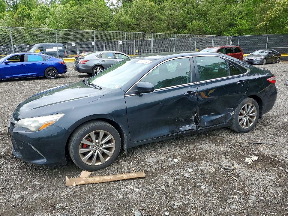 52428506 :رقم المزاد ، 4T1BF1FKXFU041786 vin ، 2015 Toyota Camry مزاد بيع