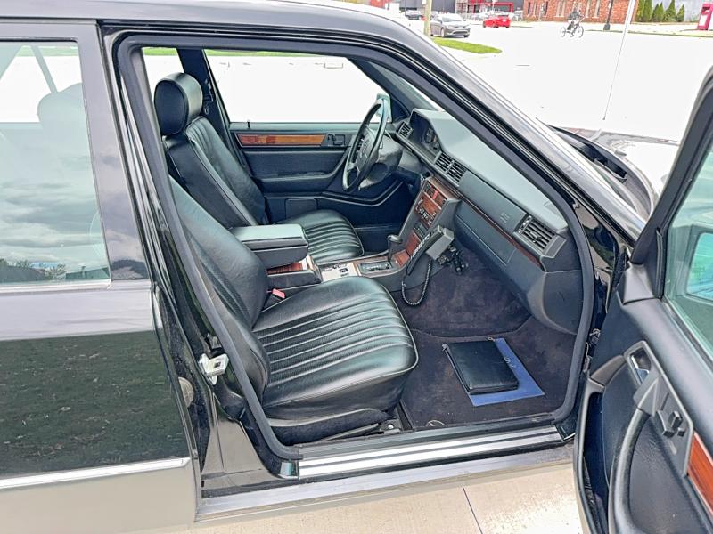 52910686 :رقم المزاد ، WDBEA28E4PB858079 vin ، 1993 Mercedes-benz 300 مزاد بيع