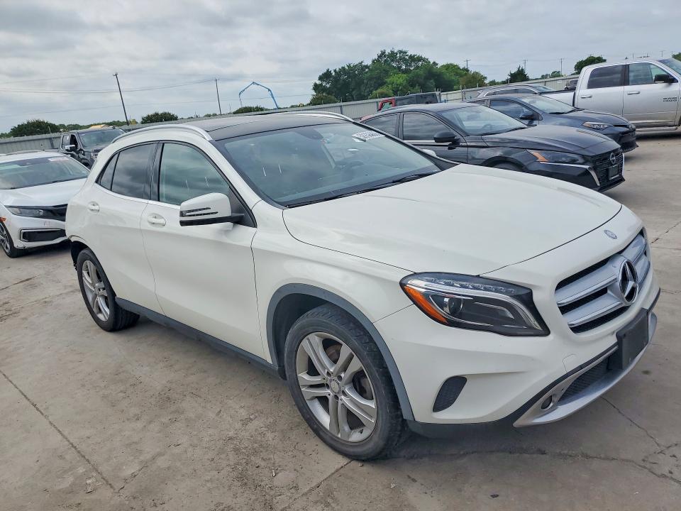 52233866 :رقم المزاد ، WDCTG4GB2FJ100881 vin ، 2015 Mercedes Benz Gla مزاد بيع