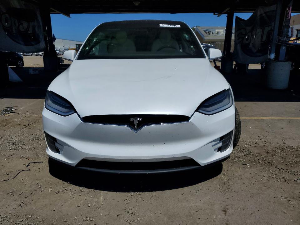53062906 :رقم المزاد ، 5YJXCBE20LF260951 vin ، 2020 Tesla Model X مزاد بيع