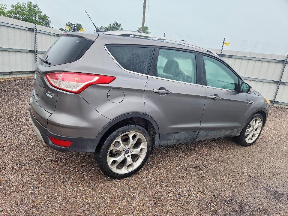 2013 Ford Escape მანქანა იყიდება აუქციონზე, vin: 1FMCU0J91DUA70423, აუქციონის ნომერი: 52775516