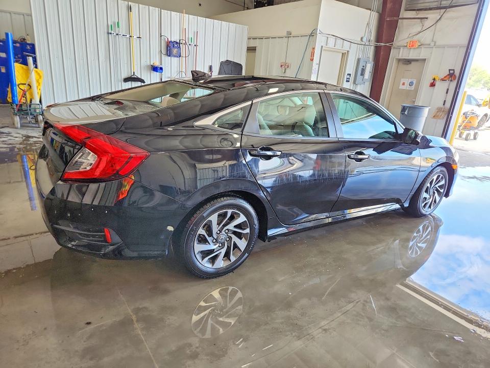 Aukcja sprzedaży 2018 Honda Civic, vin: 2HGFC2F88JH533383, numer aukcji: 52752866