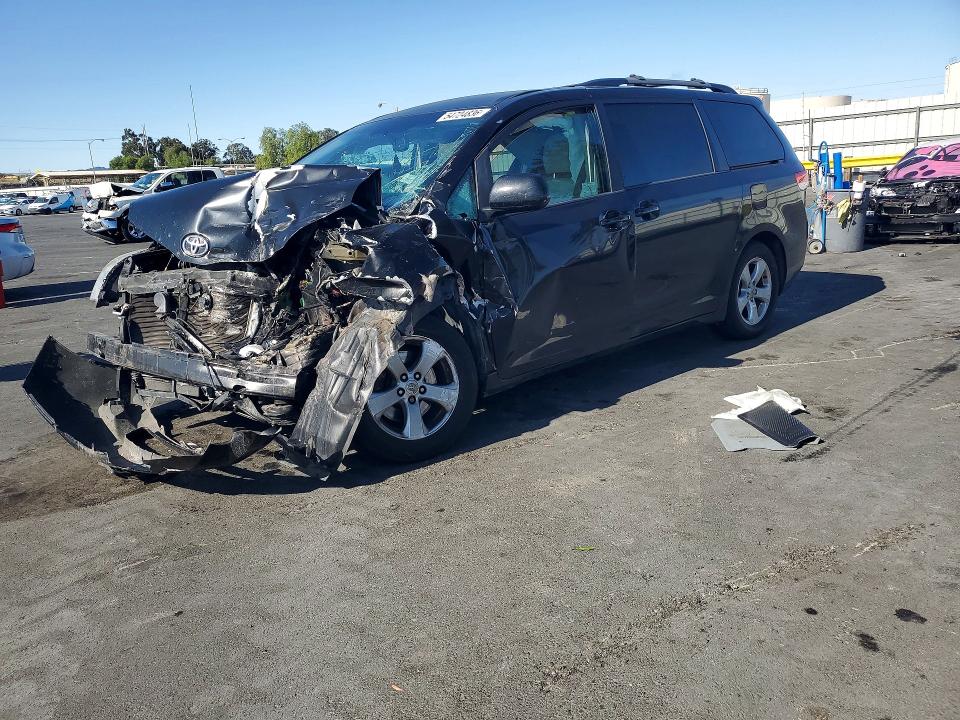 54724836 :رقم المزاد ، 5TDKK3DCXCS207392 vin ، 2012 Toyota Sienna مزاد بيع