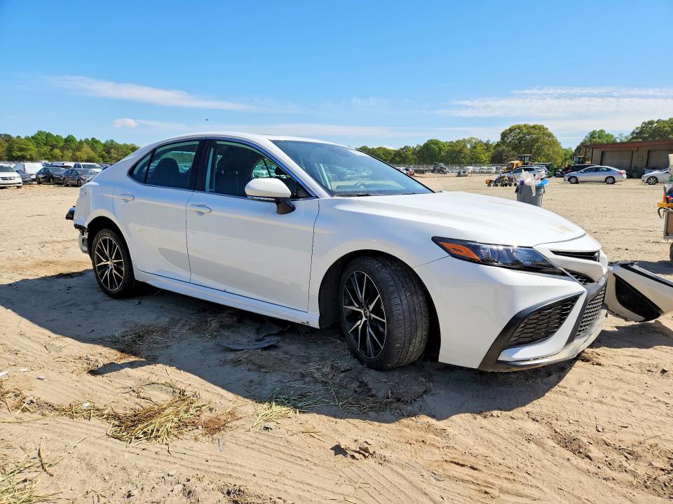 52176156 :رقم المزاد ، 4T1T11AK3MU599616 vin ، 2021 Toyota Camry مزاد بيع