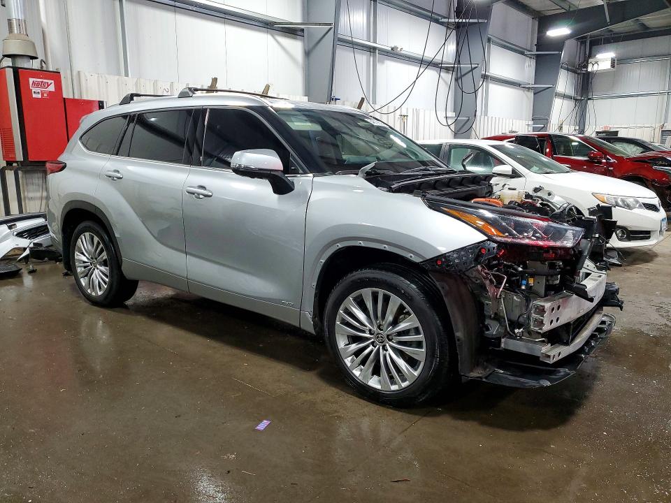 Продажа на аукционе авто 2023 Toyota Highlander Hybrid, vin: 5TDEBRCH4PS131316, номер лота: 54619856