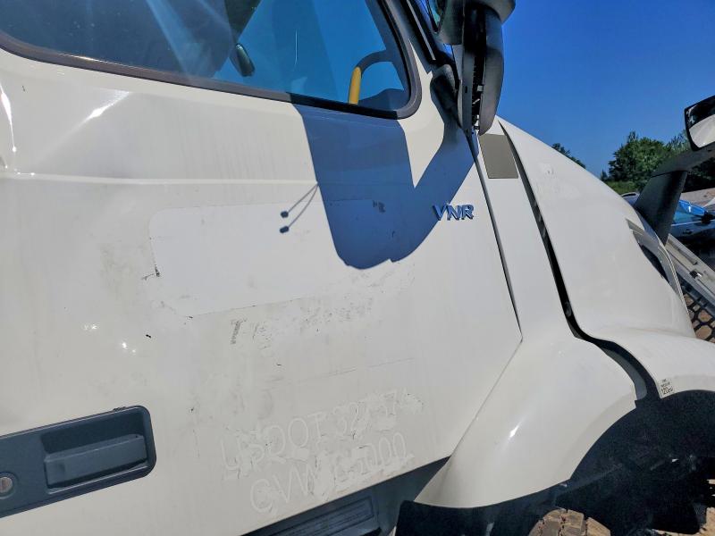 54121256 :رقم المزاد ، 4V4W39EG1SN670646 vin ، 2025 Volvo Vnr مزاد بيع