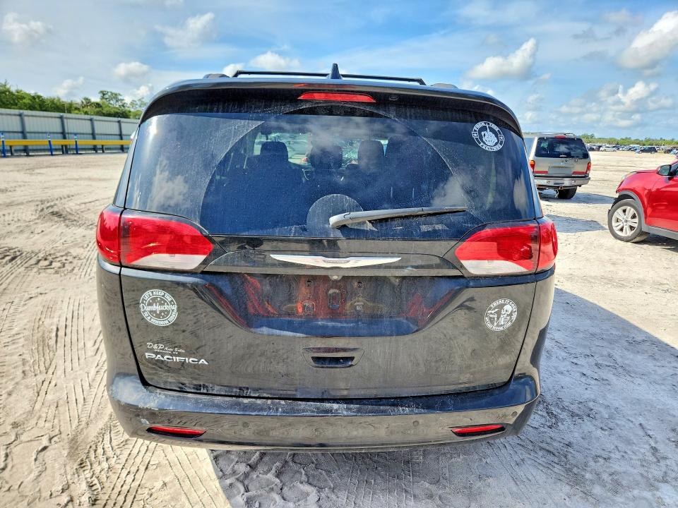 55510596 :رقم المزاد ، 2C4RC1DG5HR513175 vin ، 2017 Chrysler Pacifica مزاد بيع