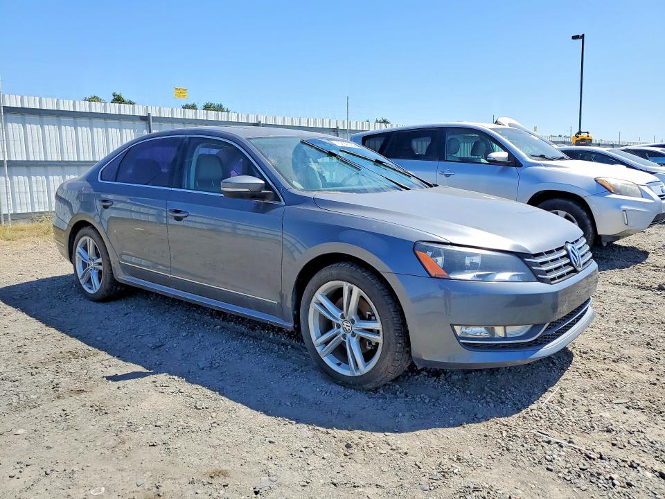 52926256 :رقم المزاد ، 1VWCN7A3XEC101758 vin ، 2014 Volkswagen Passat مزاد بيع