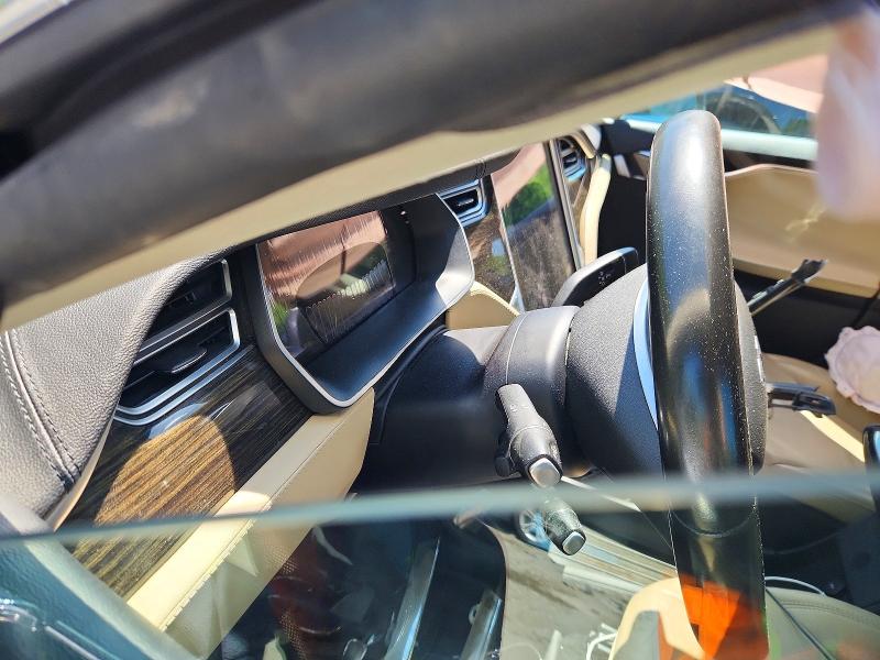 2015 Tesla Model S მანქანა იყიდება აუქციონზე, vin: 5YJSA1S24FF094873, აუქციონის ნომერი: 52649626