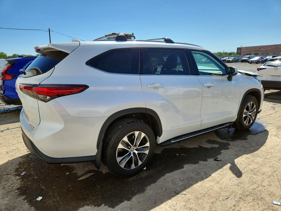 Продажа на аукционе авто 2022 Toyota Highlander, vin: 5TDGZRBH5NS245456, номер лота: 55329406