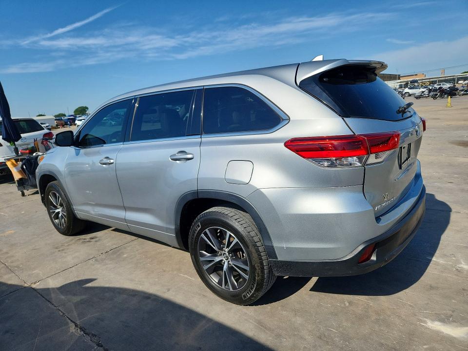 2018 Toyota Highlander მანქანა იყიდება აუქციონზე, vin: 5TDZZRFH2JS251244, აუქციონის ნომერი: 53310656