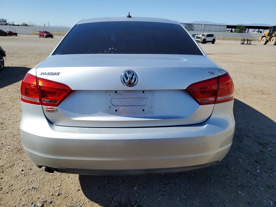 52765176 :رقم المزاد ، 1VWAT7A34FC010404 vin ، 2015 Volkswagen Passat مزاد بيع
