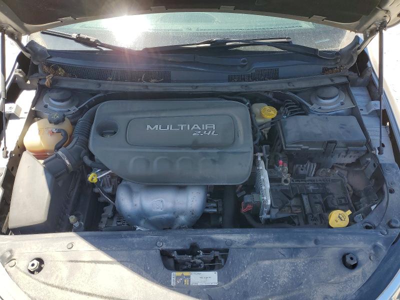 53023266 :رقم المزاد ، 1C3CCCAB4FN702876 vin ، 2015 Chrysler 200 مزاد بيع