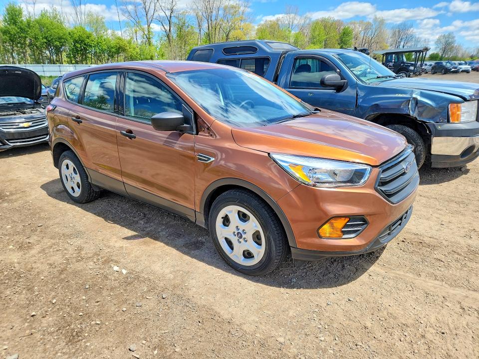 2017 Ford Escape მანქანა იყიდება აუქციონზე, vin: 1FMCU0F72HUD39994, აუქციონის ნომერი: 53509086