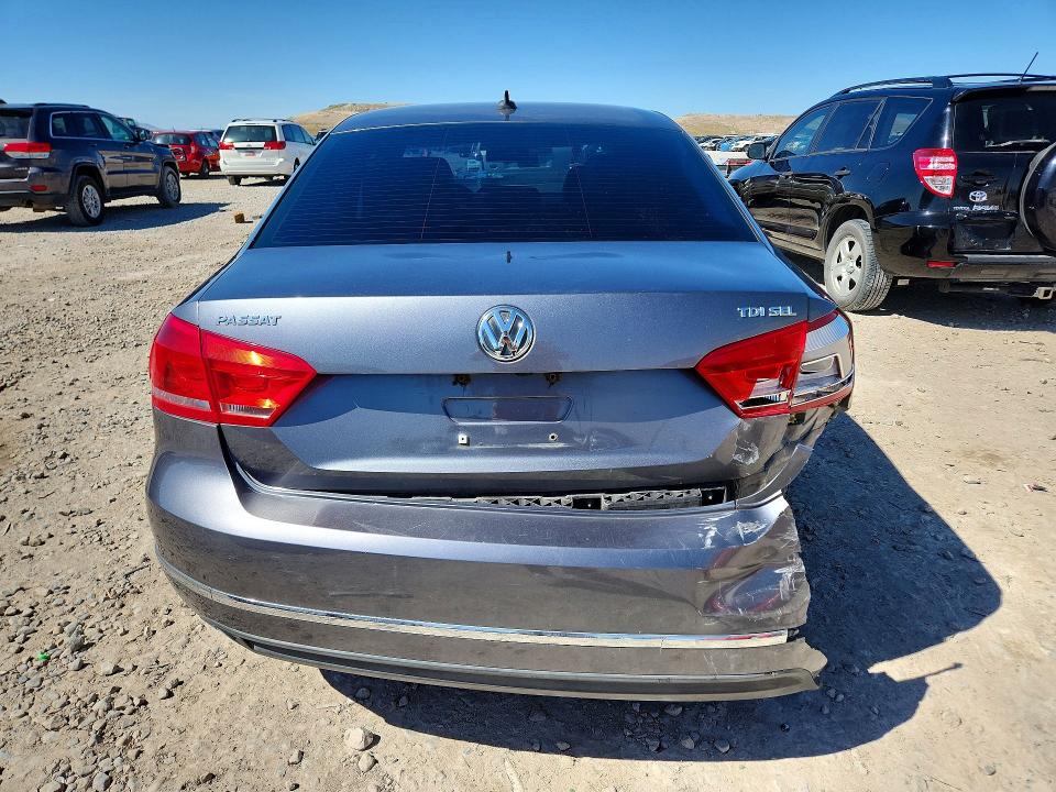 52589806 :رقم المزاد ، 1VWCN7A30DC137392 vin ، 2013 Volkswagen Passat مزاد بيع