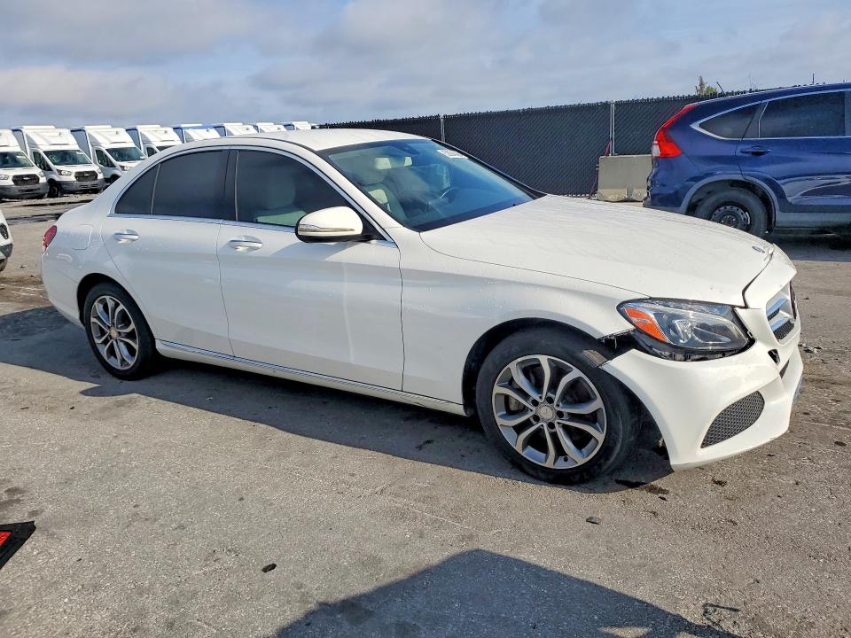 Продаж на аукціоні авто 2015 Mercedes-benz C, vin: 55SWF4KB1FU013881, номер лоту: 52894346