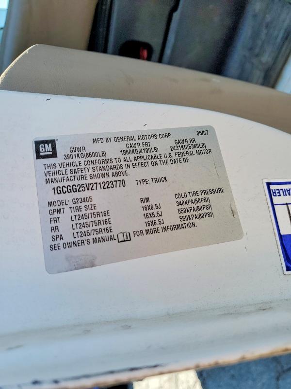 52710456 :رقم المزاد ، 1GCGG25V271223770 vin ، 2007 Chev Express G2500 مزاد بيع