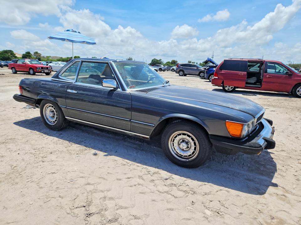 51965926 :رقم المزاد ، WDBBA45C1FA024213 vin ، 1985 Mercedes-benz 380 مزاد بيع
