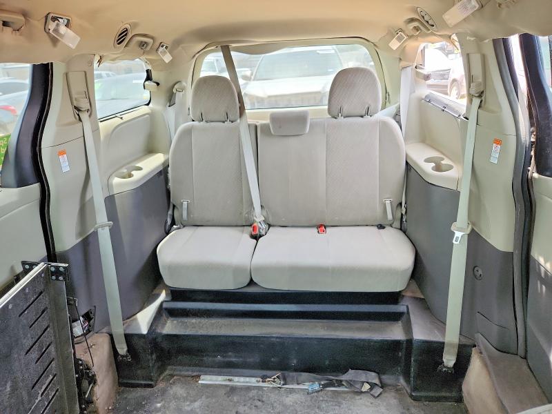 53821786 :رقم المزاد ، 5TDKZ3DC6JS915325 vin ، 2018 Toyota Sienna مزاد بيع