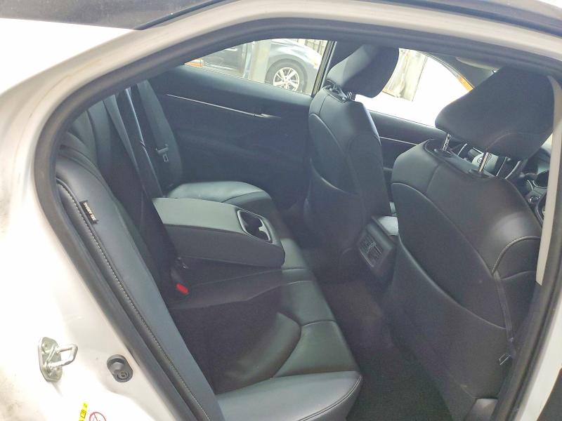 52372696 :رقم المزاد ، 4T1BZ1HK2JU021268 vin ، 2018 Toyota Camry مزاد بيع