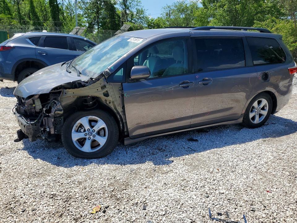 52818616 :رقم المزاد ، 5TDKZ3DC1KS016423 vin ، 2019 Toyota Sienna مزاد بيع